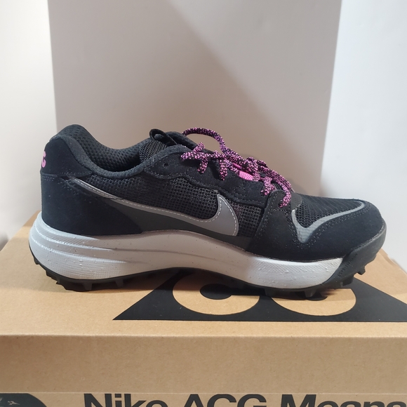 Nike ACG Lowcate Black and Pink Athletic Shoes - Picture 2 of 6
